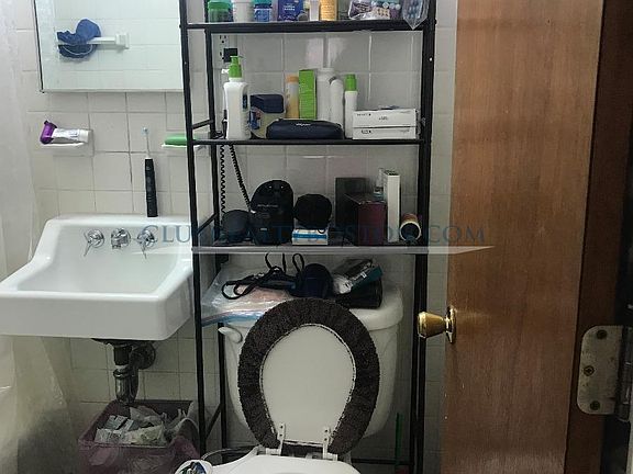 2nd image of 164 Beacon St APT 1
