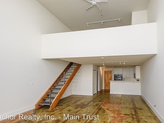 5th image of 3338 17th St APT 208