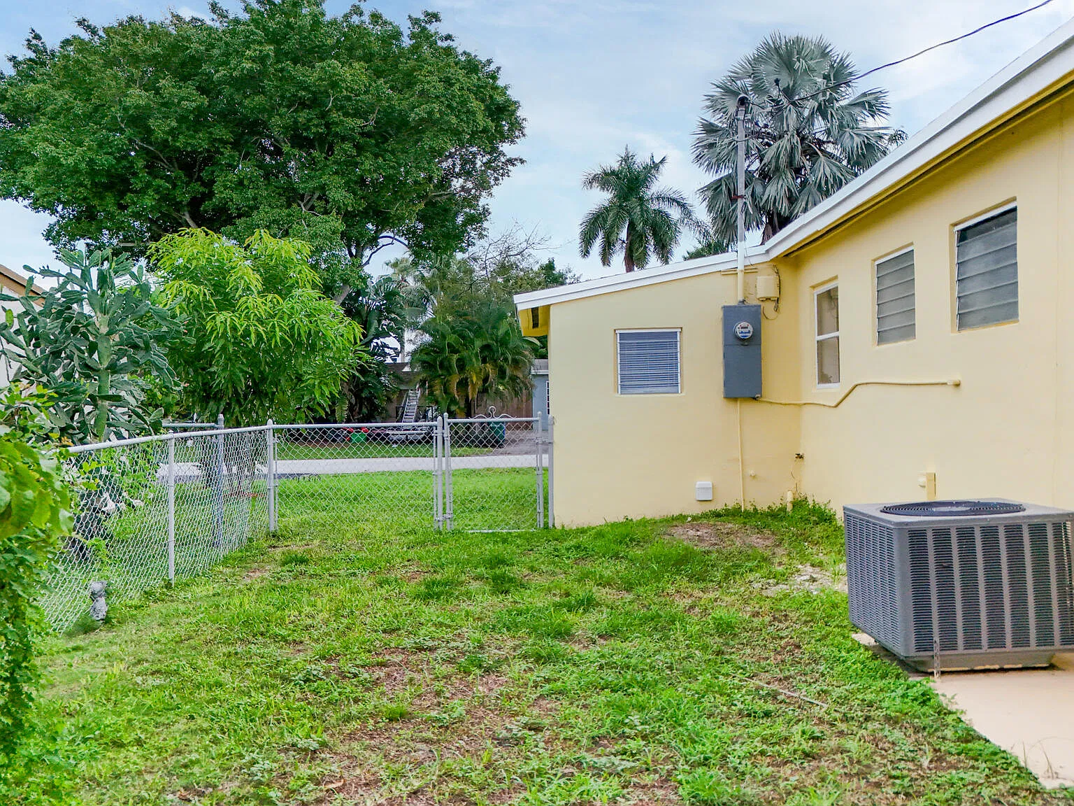 3 bed, 2.0 bath, 1503 sqft, $3,599 — Photo 4