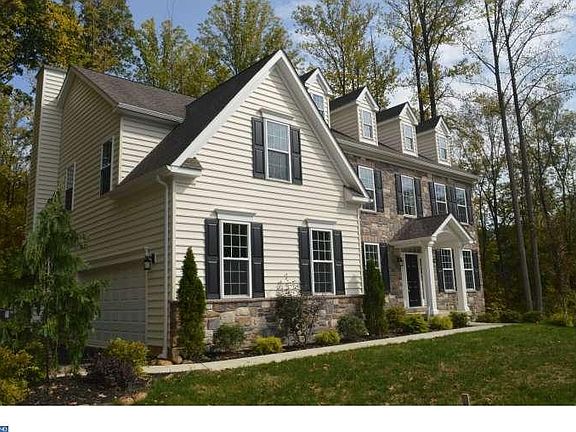 3rd image of 2295 Wooded Creek Cir