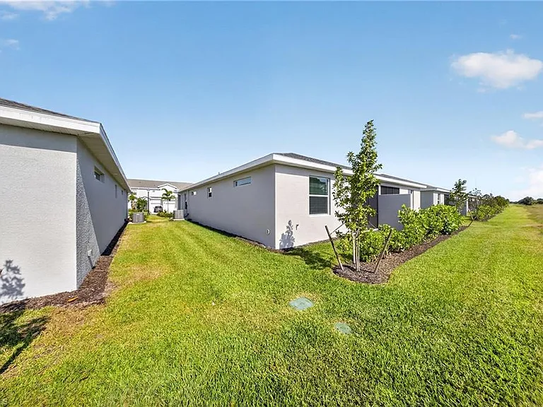 20559 Hazelnut Ct S — Photo 22