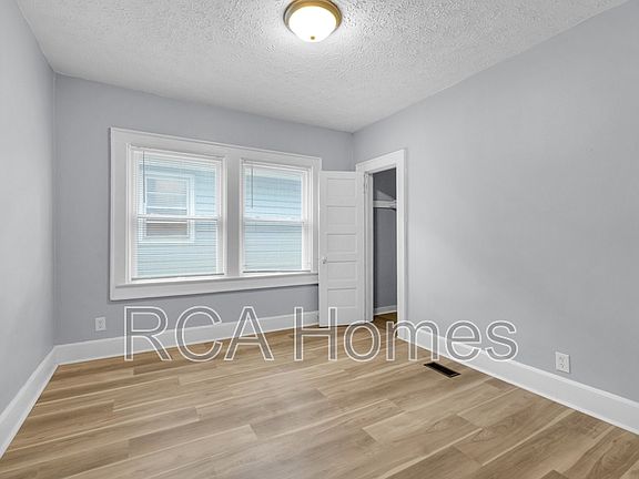 2nd image of 1113 N Oxford St