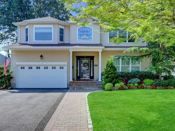 358 Spruce Lane, East Meadow, NY 11554