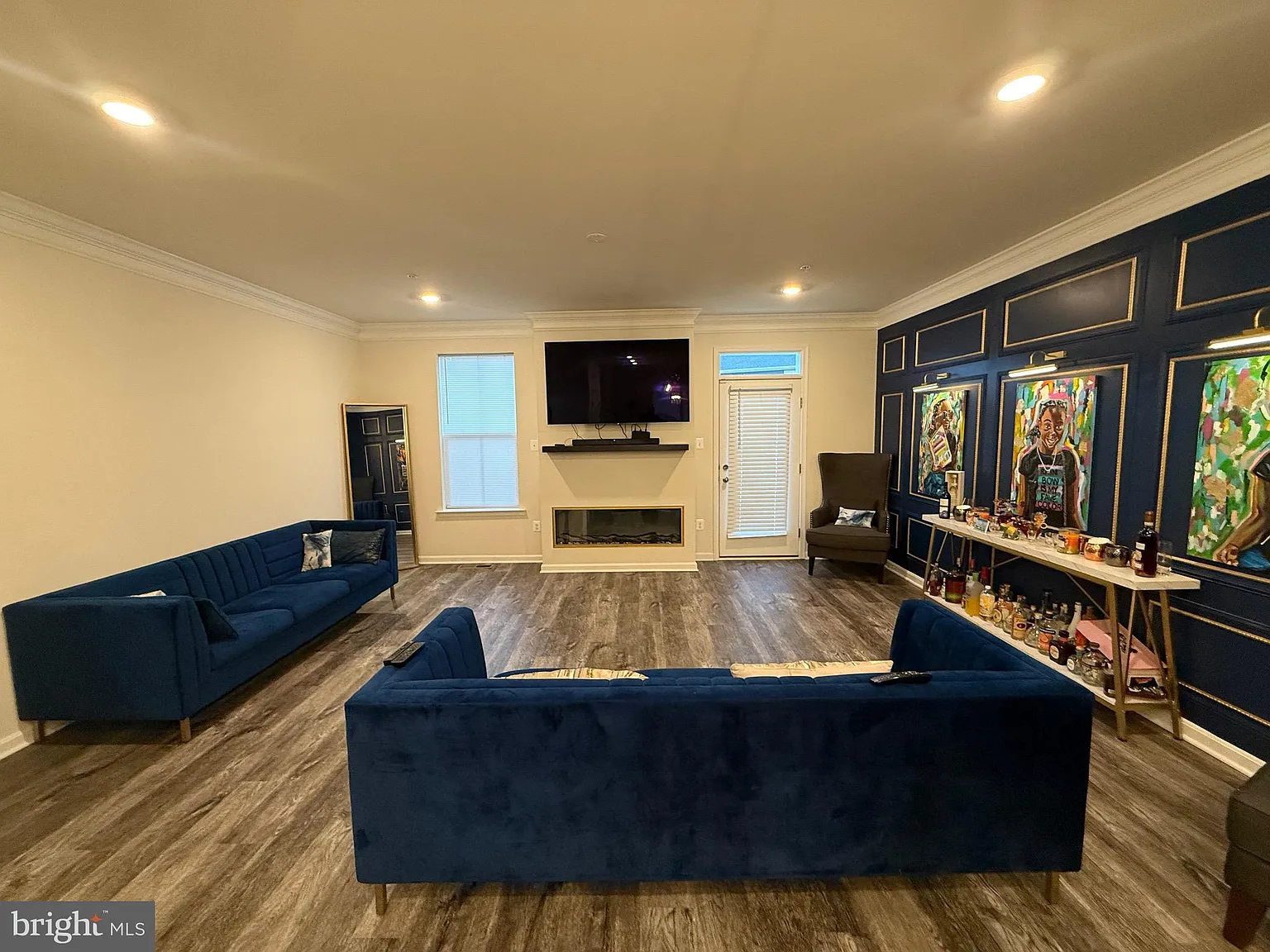 3 bed, 4.0 bath, 1600 sqft, $3,500 — Photo 4