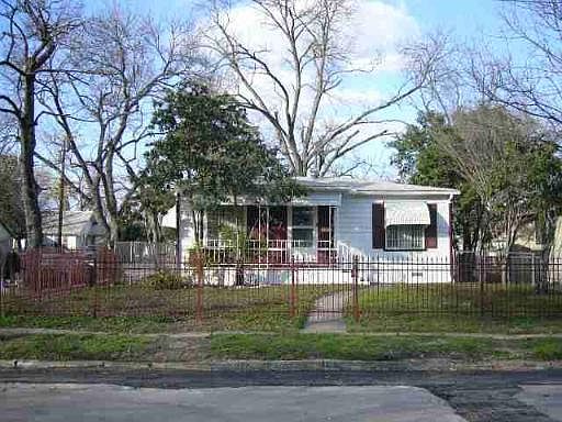 1st image of 557 E THOMPSON PL