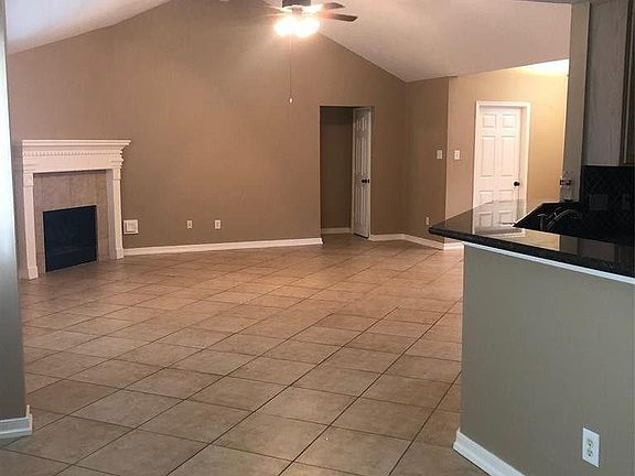 3rd image of 3226 Ivory St