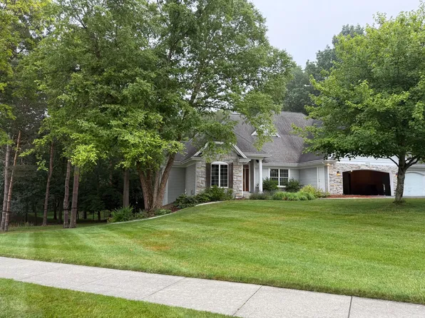 2322 Hearthside Dr SE, Ada, MI 49301