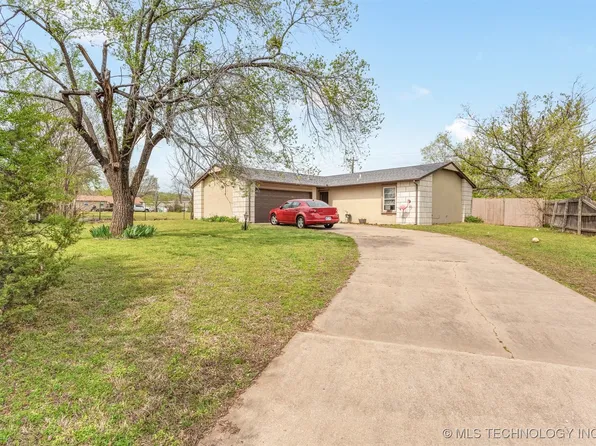 932 Cowell St, Claremore, OK 74017
