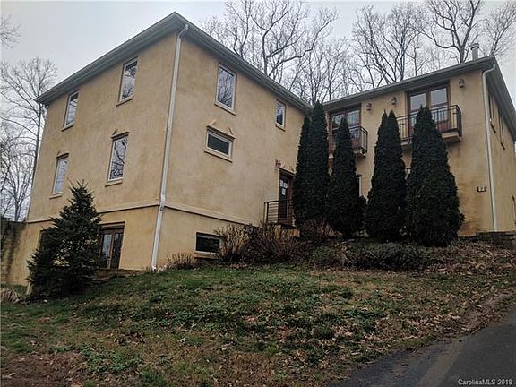 2nd image of 32 Dalton St