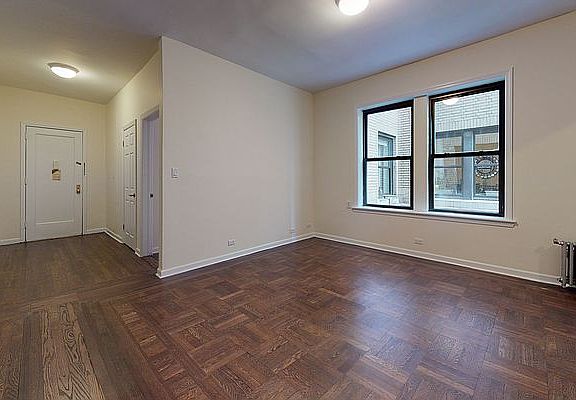 4th image of 656 W 204th St #31