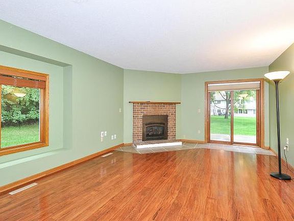 3rd image of 8723 Cottonwood Ln N