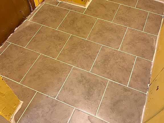 This is the finished tile kitchen sectional area, it came out pretty :-)