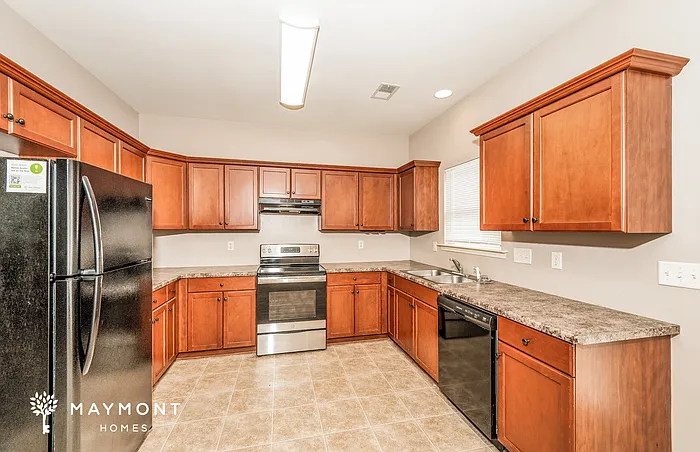 1104 Washington Dr — Photo 5