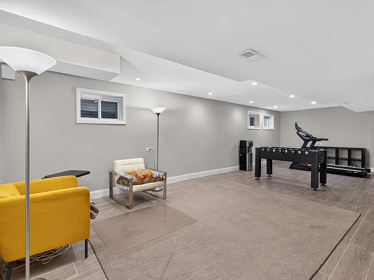 6720 Newbold Dr — Photo 25
