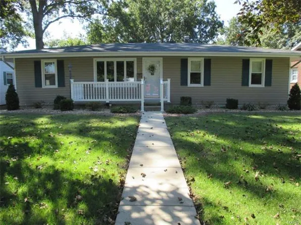 1570 Abbott St, Carlyle, IL 62231