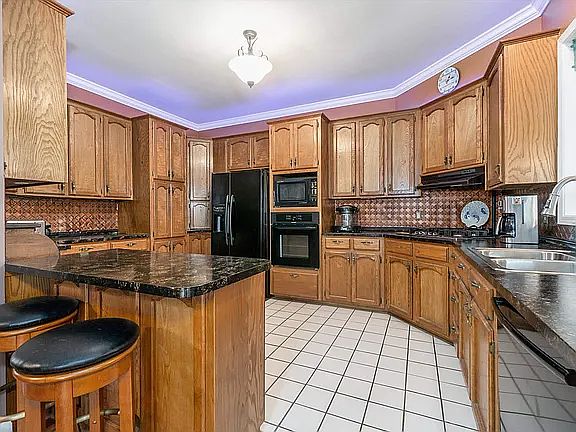 5th image of 5953 Shakespeare Dr