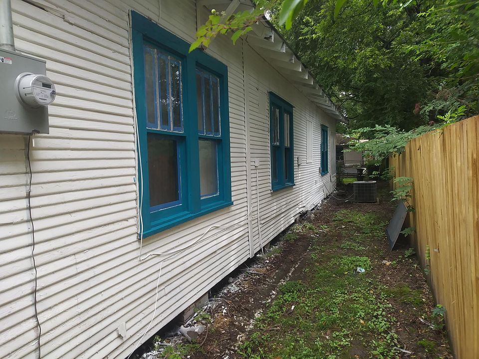 2nd image of 3607 Richmond St #1