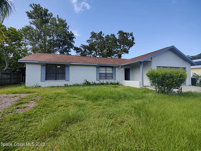 981 Forest St NE — Photo 1