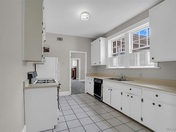 2nd image of 1135 S Perry St