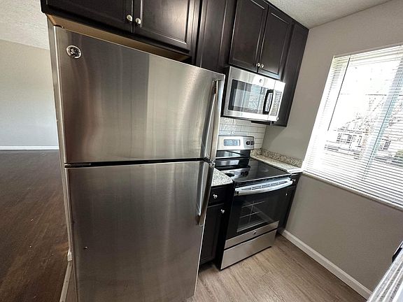 3rd image of 2301 Salvador St #6