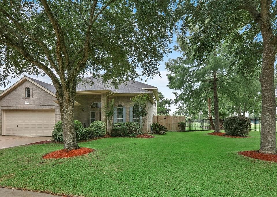 1st image of 1402 Turnberry Cir