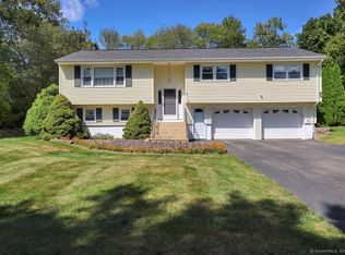 18 E Ridge Dr, Middlebury, CT 06762