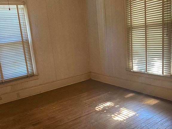 2nd image of 851 Carlisle St