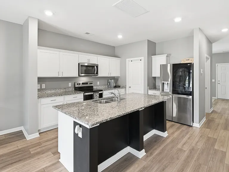326 Sedona Dr — Photo 2