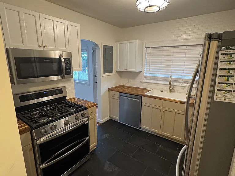 2314 E 38th St — Photo 3