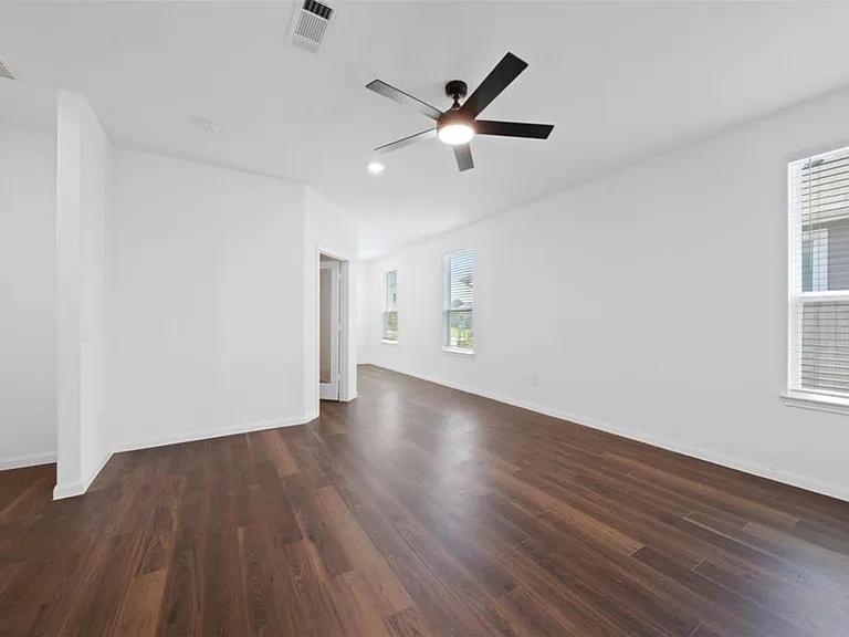 25849 Hedgerow Dr — Photo 3