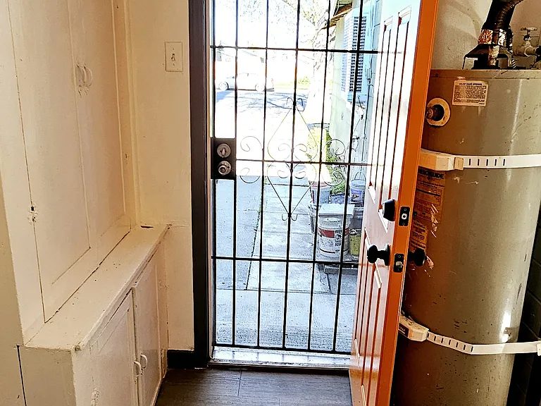 1122A N St — Photo 7