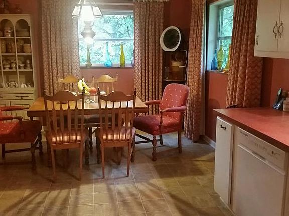 EAT-IN-KITCHEN