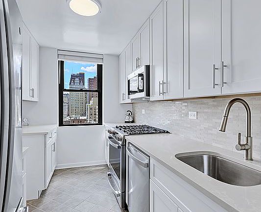 5th image of 201 E 17th St APT 14C