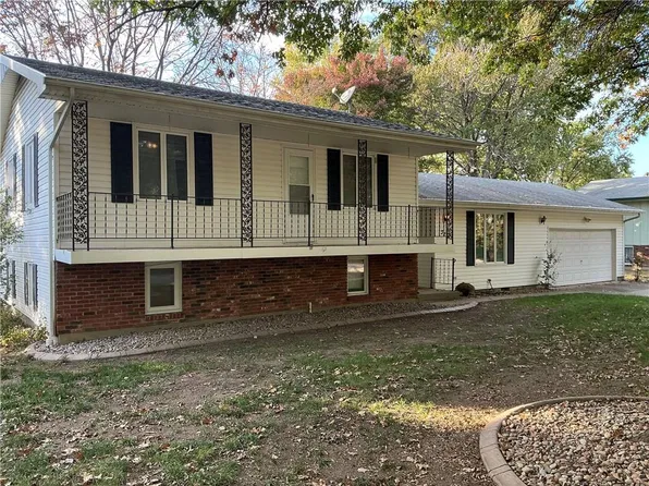 325 N Spruce St, Garnett, KS 66032