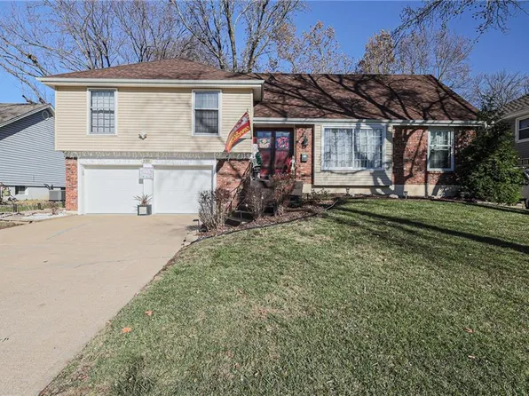 9202 W 82nd Ter, Overland Park, KS 66204
