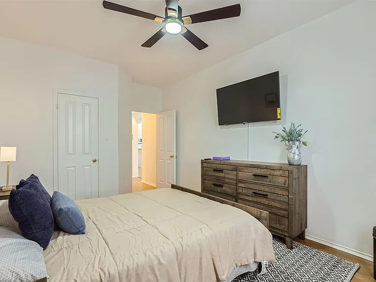 1016 Thackeray Ln — Photo 19