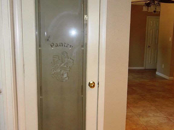 5th image of 1225 Victoria Ave