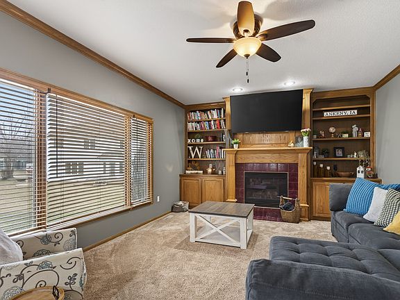 3rd image of 905 NE 28th St