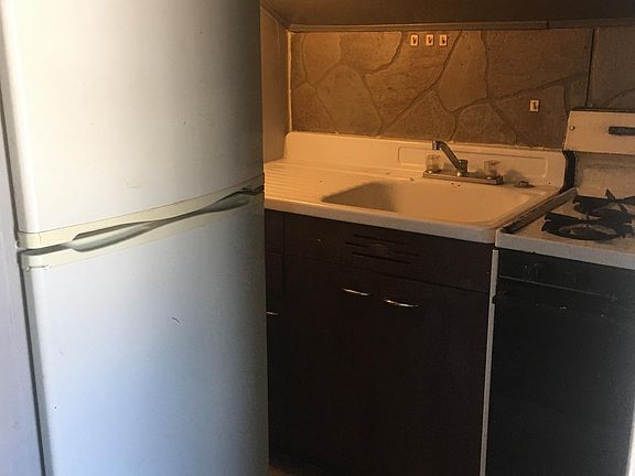 2nd image of 804 E Broadway St #6