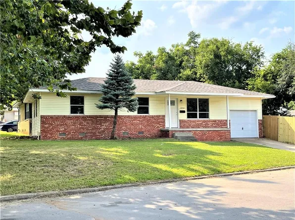 1224 Rose Dr, Shawnee, OK 74804