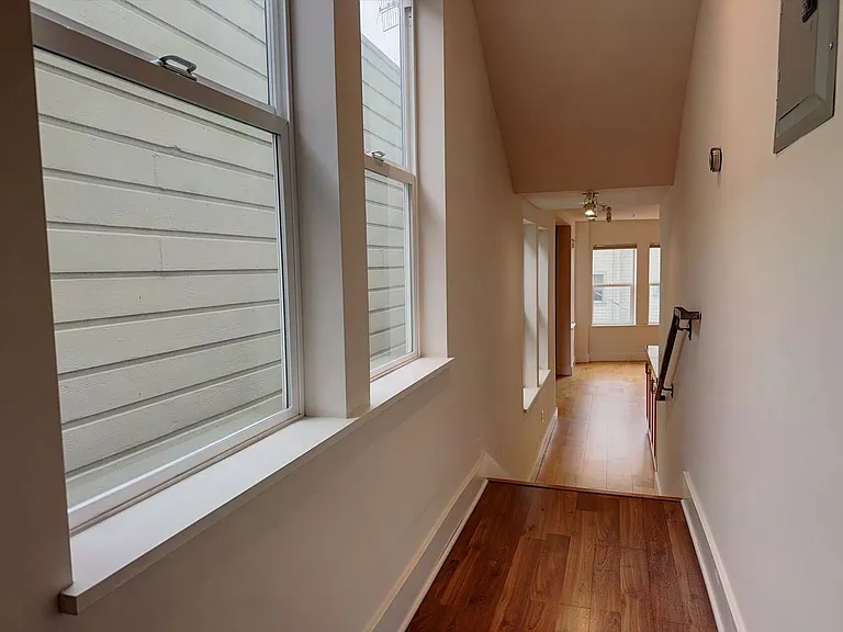 1171 Oak St #4 — Photo 14