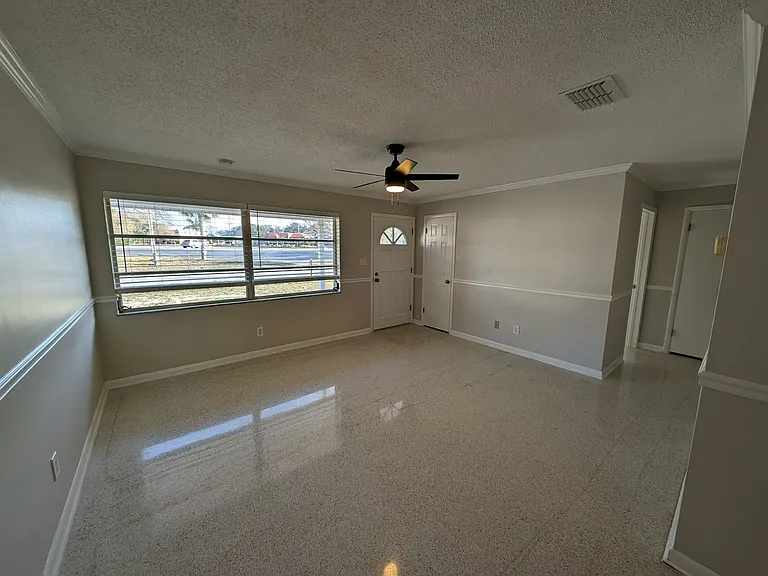 1580 Andover Dr — Photo 4