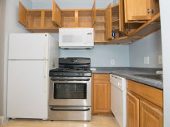 3rd image of 43 Boulevard Ter #2