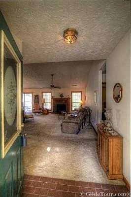 4th image of 2109 Crystal Lake Dr