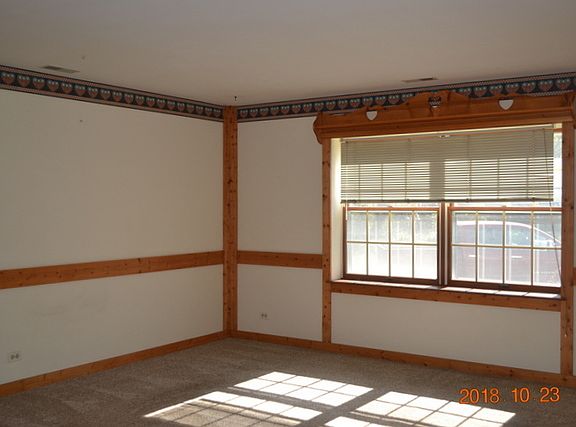 2nd image of 1009 Greenwood Cir #1009