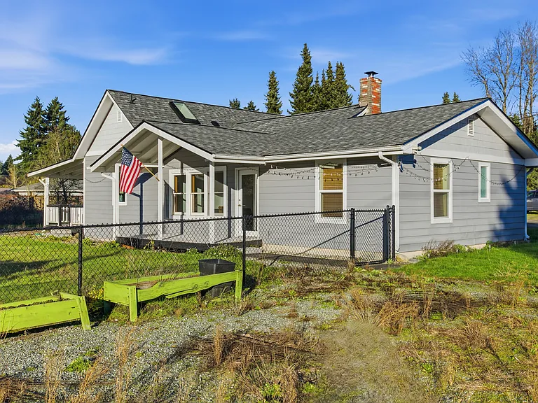 10709 Woodland Ave E — Photo 10