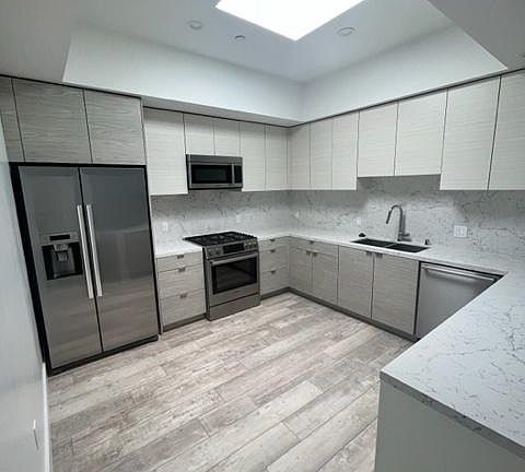 3rd image of 1946 Overland Ave #401