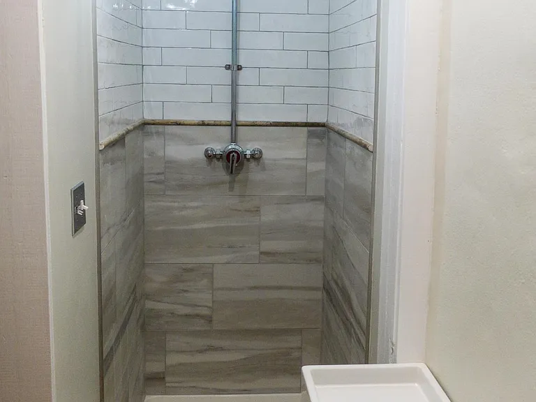 926 Greenwood Ave NE #9 — Photo 5