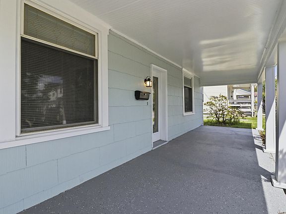 3rd image of 410 Graffius Ave