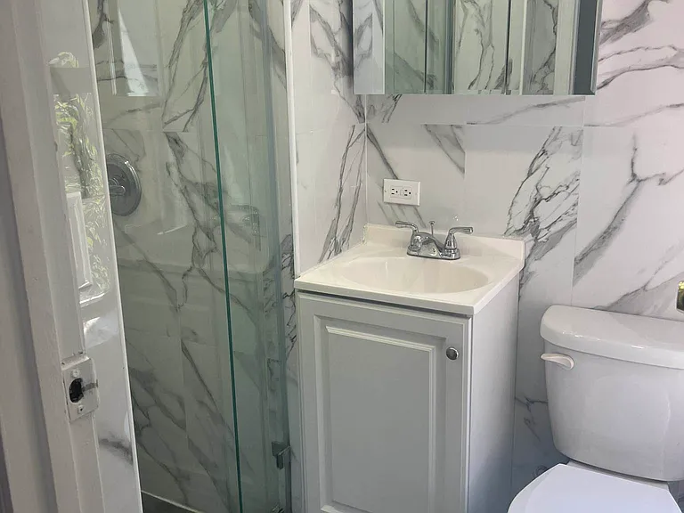 352 E 9th St #5 — Photo 3